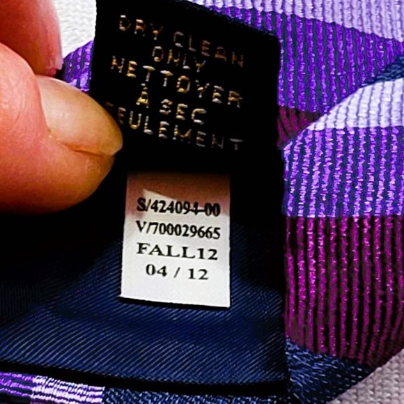 BANANA REPUBLIC Men's SILK Neck tie,  purple, lila, & burgundy Striped pattern - Picture 8 of 15